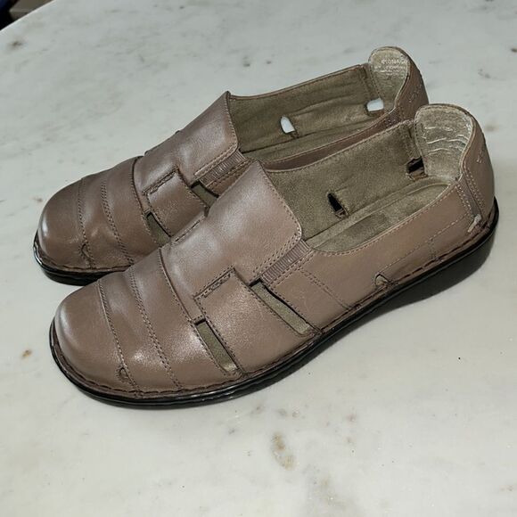 Naturalizer leather slip on taupe sandals size 8W‎ - Picture 3 of 9